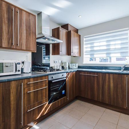 Modern Semi Detached In A Quiet Location, Driveway Parking Vila Ewloe Exterior foto