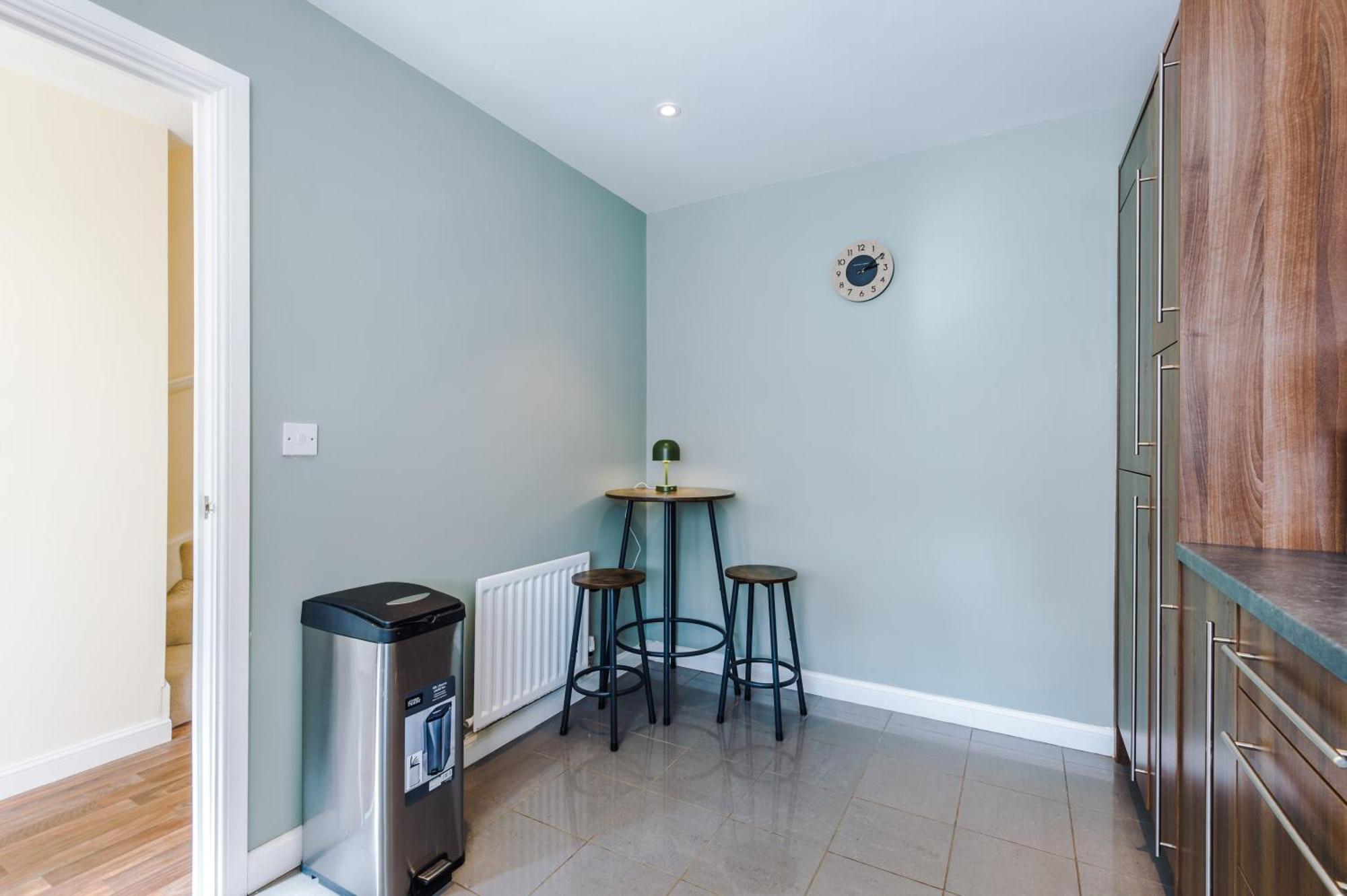 Modern Semi Detached In A Quiet Location, Driveway Parking Vila Ewloe Exterior foto