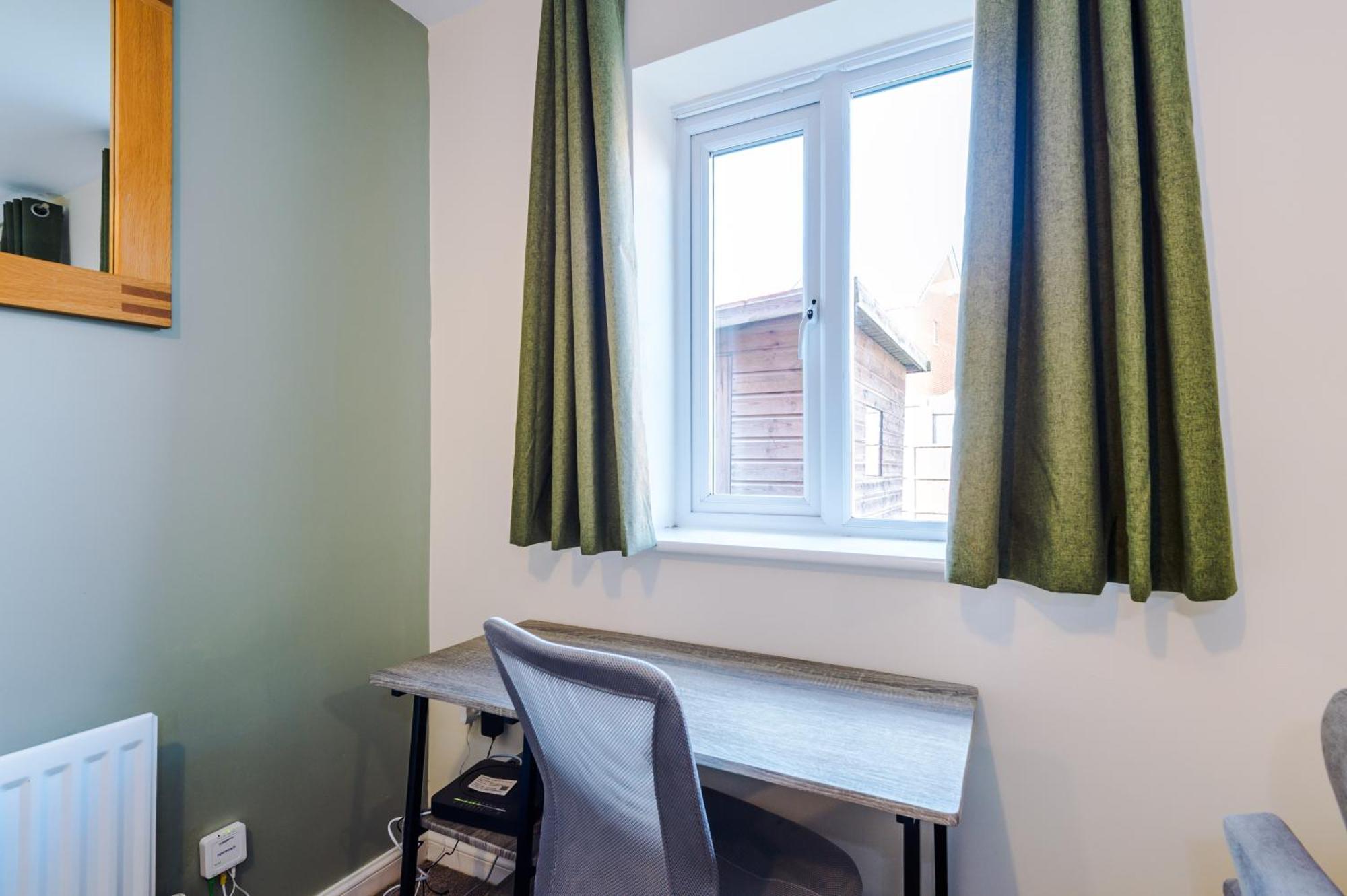 Modern Semi Detached In A Quiet Location, Driveway Parking Vila Ewloe Exterior foto