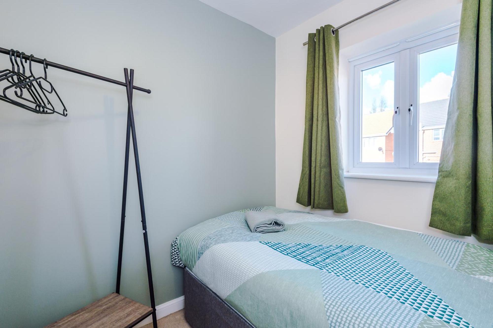 Modern Semi Detached In A Quiet Location, Driveway Parking Vila Ewloe Exterior foto