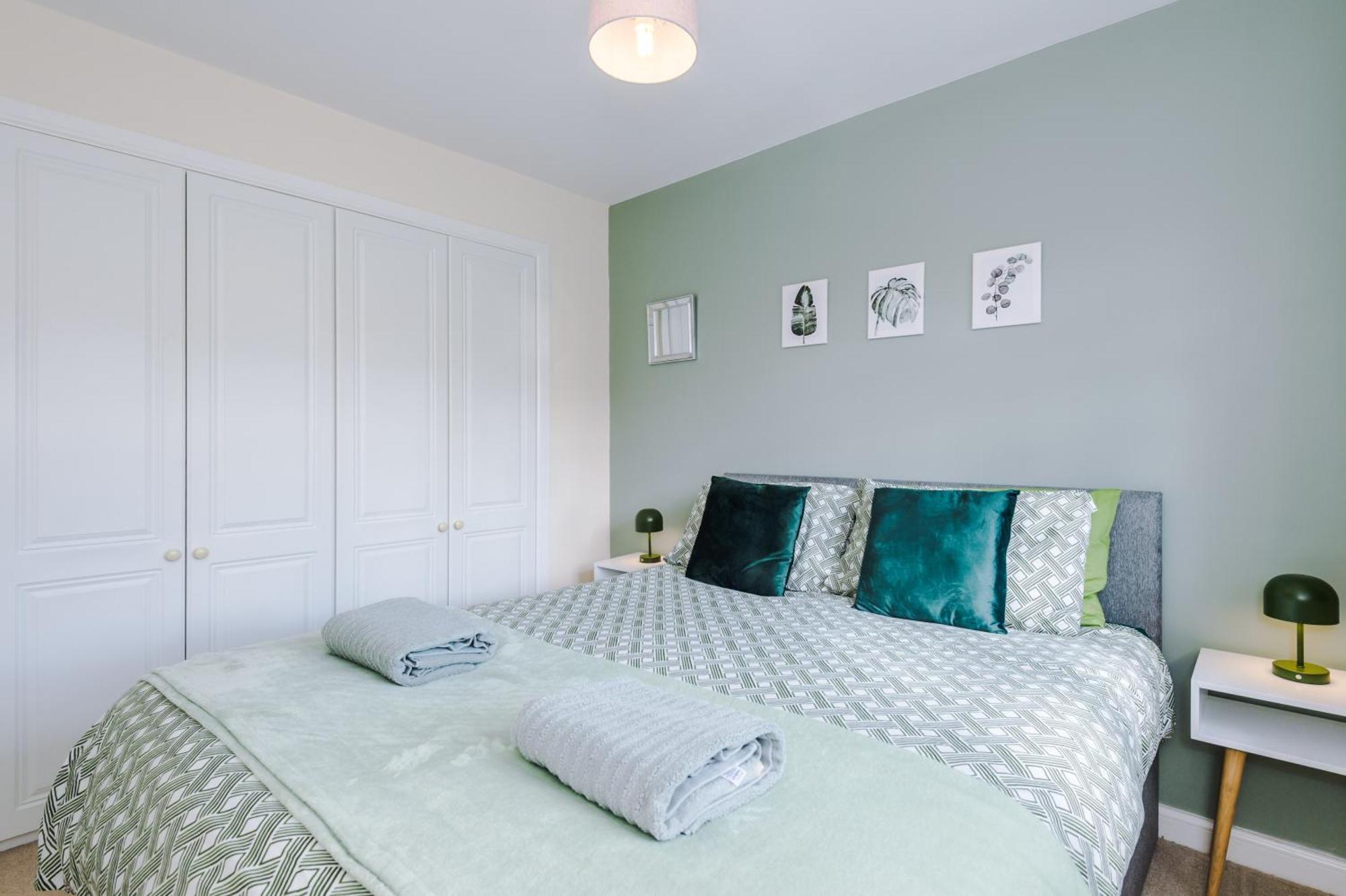 Modern Semi Detached In A Quiet Location, Driveway Parking Vila Ewloe Exterior foto